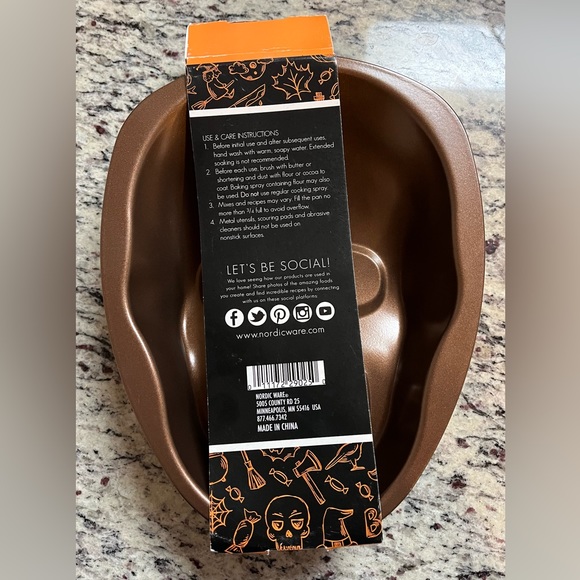 NWT Nordic Ware Skull Cake Pan 💀 - Picture 4 of 7